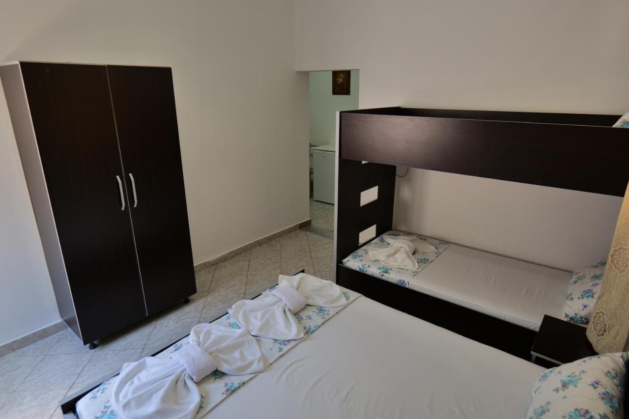 Vila Panorama Piqeras Bed & Breakfast Ngoại thất bức ảnh